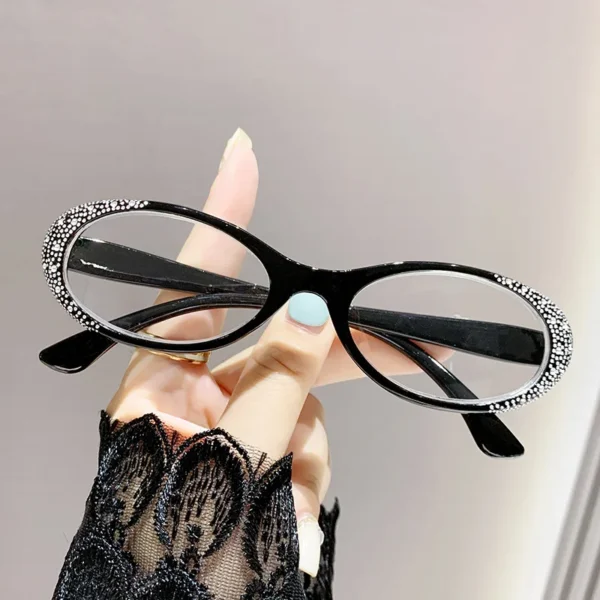 lunettes noires avec dentelle